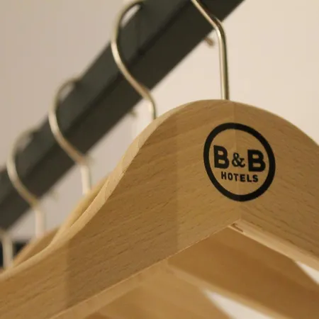 Отель Rocadest La Cite