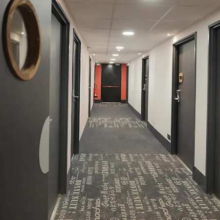 Отель Rocadest La Cite 3*