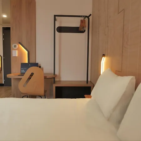 מלון Rocadest La Cite 3*